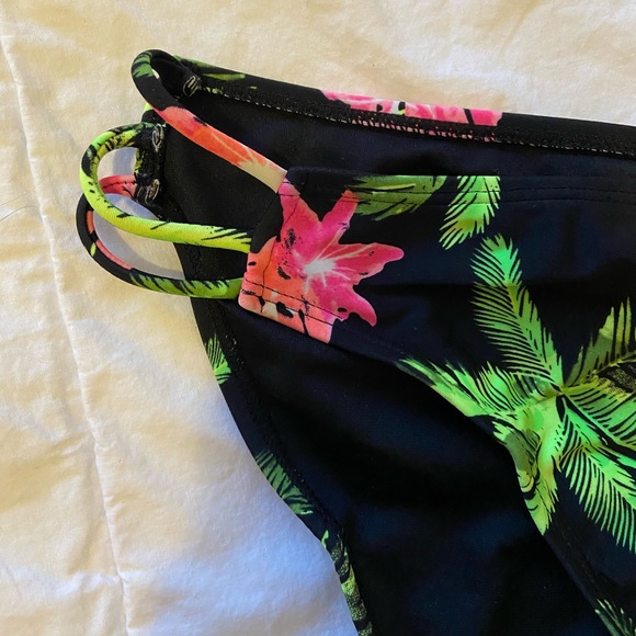 NWT Ardene tropical print bikini bottoms - Picture 4 of 6